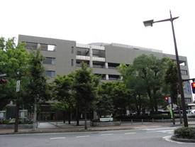 建物の前の交差点

AI 生成コンテンツは誤りを含む可能性があります。